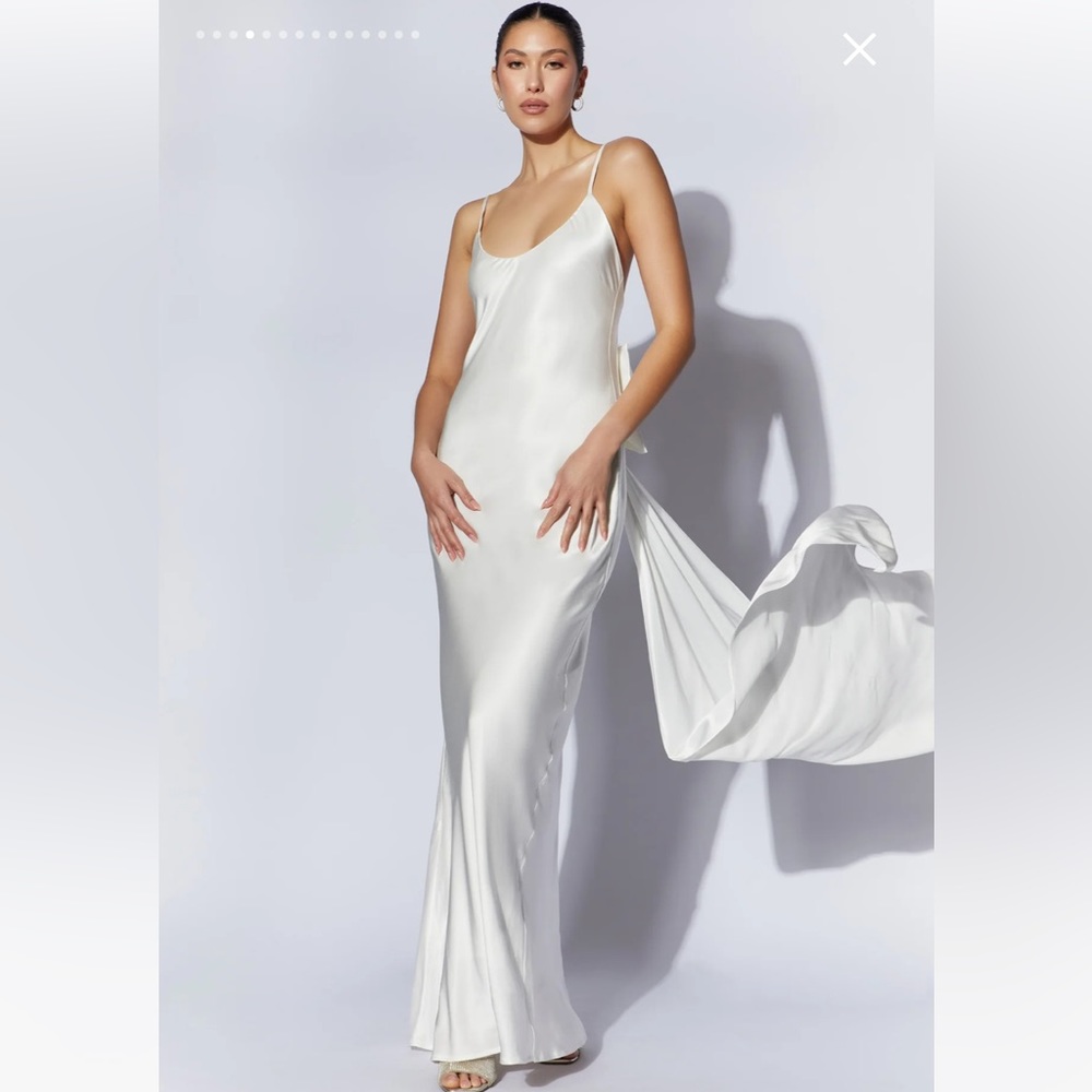 KAILEY Low Back Maxi Dress With Detachable Bow Train 💐👰🏼‍♀️